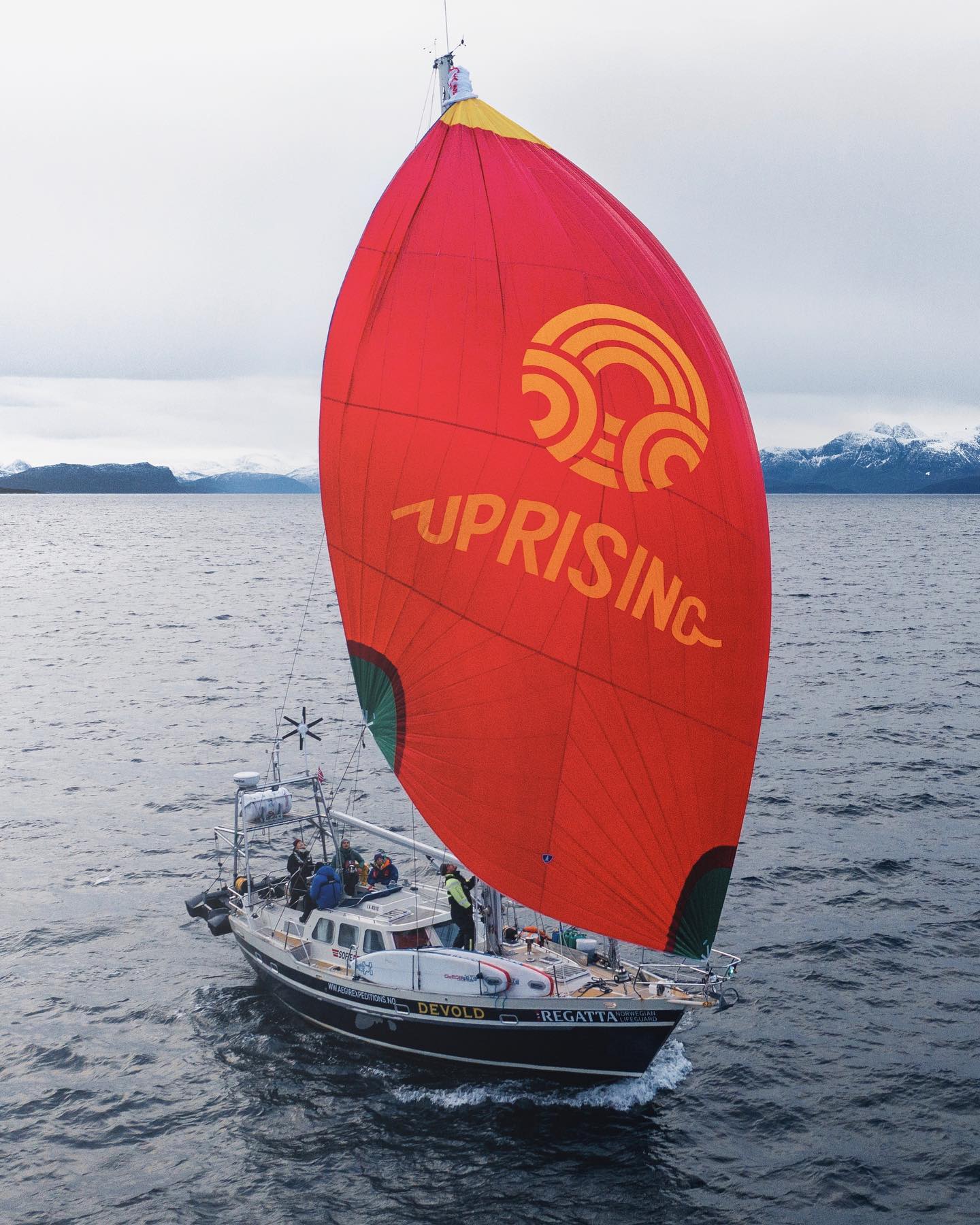 UPRISING FOUNDATION_THE OCEAN CLEAN UP